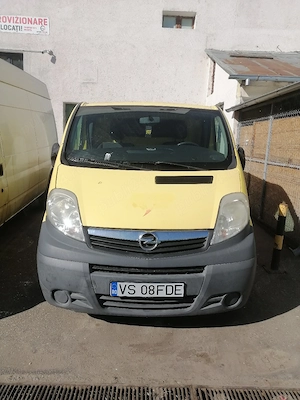 Vand sau schimb opel vivaro 2.0 2008