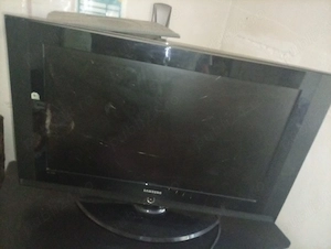 Vand televizor Samsung 81 cm.