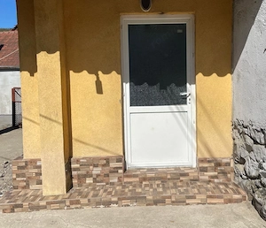 Casa de vânzare în Mehadia, ușor negociabil ! - imagine 2