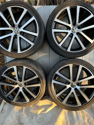 Vand/Schimb jante de aluminiu cu cauciucuri 225/40/18 cu jante de aluminiu cu cauciucuri 195/65/15. - imagine 2