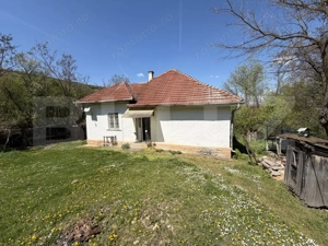 Casă cu 3 camere și un teren de 5000 mp - imagine 3