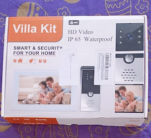 Kit videointerfon digital cu 2 monitoare.