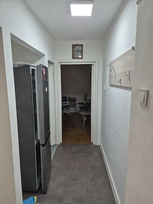 Apartament 2 camere la parter  inalt cu balcon zona Circumvalatiunii Dacia centrala proprie - imagine 2