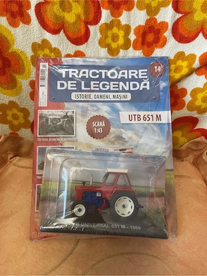 Machetă Tractor UTB 651 M (1969) 1 43
