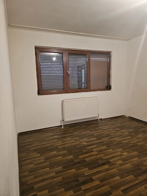 Apartament de închiriat parter,ideal salon,birouri etc