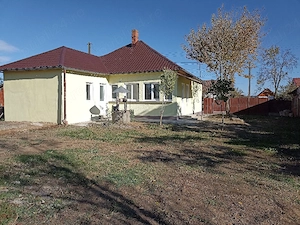 casa cu gradina la tara - imagine 8