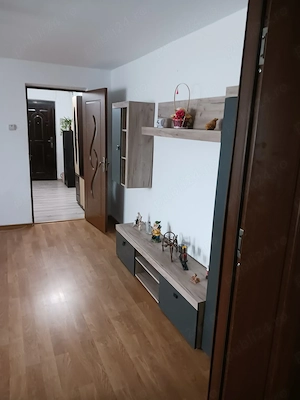 Închiriez apartament 2 camere - imagine 2