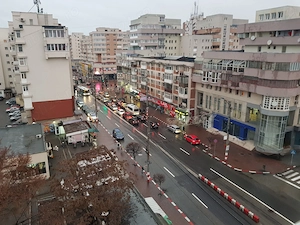 inchiriez apartament 2 camere ultracentral