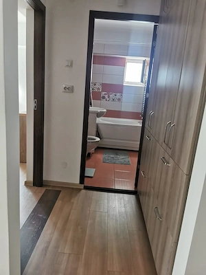 Inchiriez apartament 2 camere spațios, Calea Mărășești 151 (lângă McDonald s) - imagine 2
