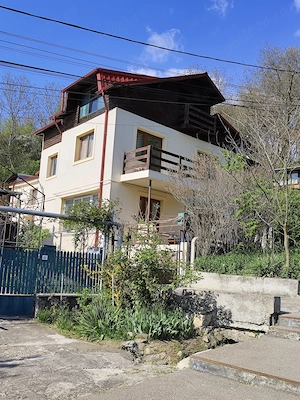 La 7 km de Breaza, in Campina, casa P+M, priveliste superba spre dealurile impadurite