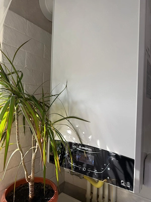 Apartament cu 3 camere -str. Badea Cartan cu vedere la Sala Polivalenta - imagine 8