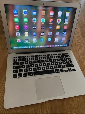 Laptop Apple MacBook Air Slim intel core i7 Display 13,3 inch led,Tastatură luminată,ssd 130gb memor