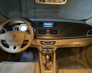 Renault Megane III 1.9 dCi 130CP Privilege 137.000 km - imagine 10