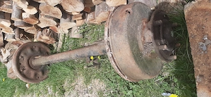 Cauciucuri cu geantă și un ax remorcă 