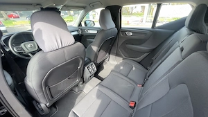 Volvo XC40 B4 AWD Mild Hybrid   197 CP   Momentum Pro - imagine 9