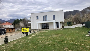 Str.Corbului, casa cu 30 ari teren - imagine 2