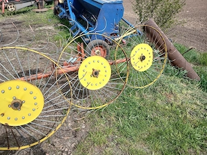 Vand grebla cu 4 sori pentru tractor  - imagine 3