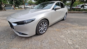 Mazda 3 Sedan Platinum Quartz 2.0 Benzină Automată   Pachet Style - imagine 4