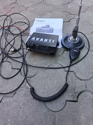 Vând la jumătate cârlig remorcare și stație radio