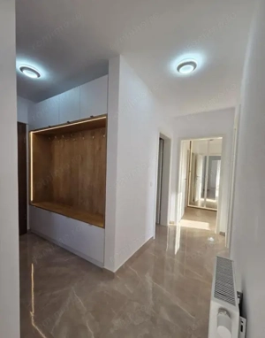 Apartament de 3 camere ( Vedere Panoramica )-Tractorul - imagine 3