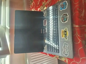 Laptop medion, bun pentru jocuri!, dar nu jocuri mari! 