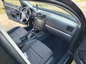 Proprietar,vând wv golf 5,benzina 1,6 instalație gaz ,2006 fab,preț 2550 euro ușor negociabil! - imagine 3