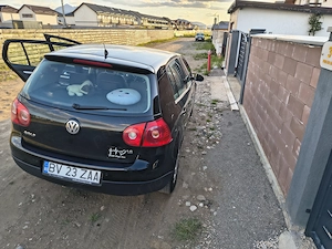 Proprietar,vând wv golf 5,benzina 1,6 instalație gaz ,2006 fab,preț 2550 euro ușor negociabil! - imagine 2