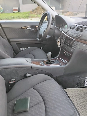 Vând Mercedes Benz clasa E