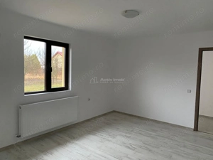 Case pe parter cu 3 camere-Teren 550 mp-Asfalt-Mutare imediata - imagine 12