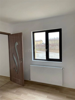 Case pe parter cu 3 camere-Teren 550 mp-Asfalt-Mutare imediata - imagine 10