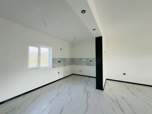 Duplex despartit prin camera tehnica, 3 camere - Beregsau Mare - imagine 4