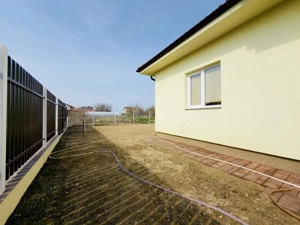 Duplex despartit prin camera tehnica, 3 camere - Beregsau Mare - imagine 19