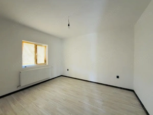 Duplex despartit prin camera tehnica, 3 camere - Beregsau Mare - imagine 11