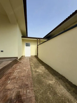 Duplex despartit prin camera tehnica, 3 camere - Beregsau Mare - imagine 18
