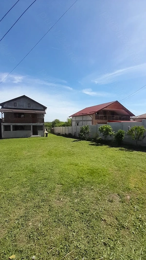 Vanzare casa,detali la fata locului.