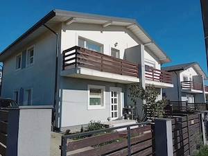 Casă duplex modernă, 2 băi, 2 locuri de parcare, terasă mare, priveliște superbă