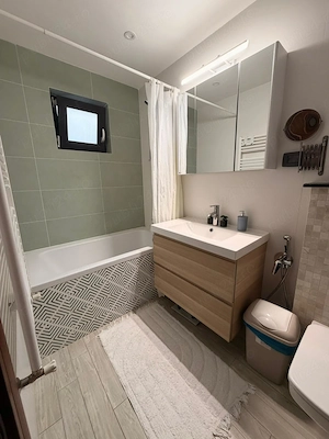 Apartament cu 3 camere -str. Badea Cartan cu vedere la Sala Polivalenta - imagine 4