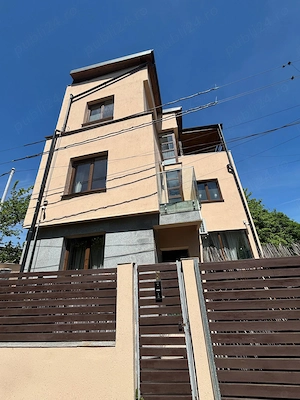 Vilă individuală Băneasa, lângă lac, Herăstrău, zona Nord, intre Str. Garlei -Dorogeanu Gherea