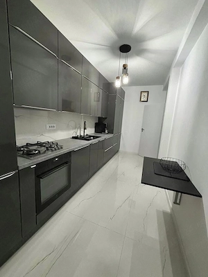 Suprafata genereoasa. 2 Bai. Bucatarie inchisa. LIFT - imagine 4