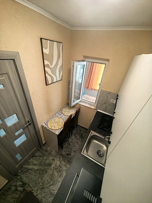 Închiriez garsoniera