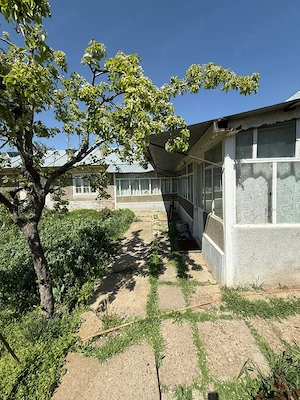 Vând casa locuibilă.