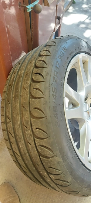 5%uzură,patru identice,cu jante cu tot!
