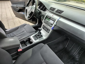 VW Passat 2.0 TDI Comfort Line 140CP 2010 - imagine 9