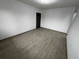 Vand apartament 2 camere,zona Mihai Viteazu - imagine 2