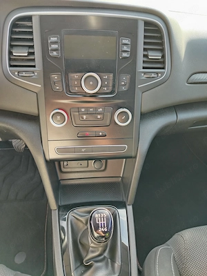 Se vinde Renault megane 4 sedan  - imagine 9