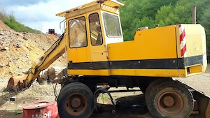 Vand excavator caterpilar