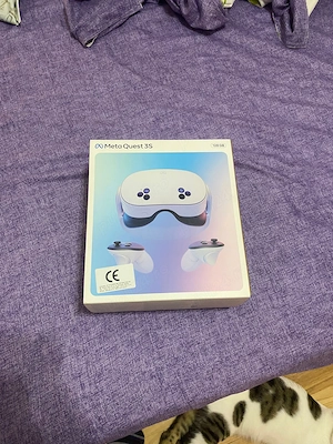 Vând ochelari VR Meta Quest 3S 128GB