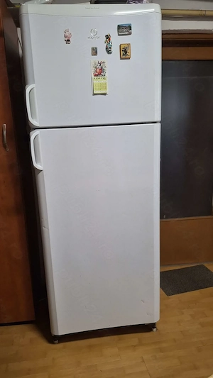 Frigider INDESIT in functiune
