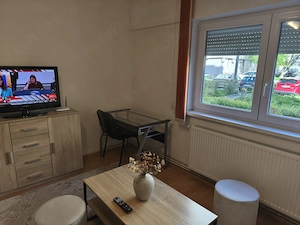 Dau în chirie garsonieră cf.I, la parter 4 în bloc de garsoniere, în cartierul Dâmbul Pietros.