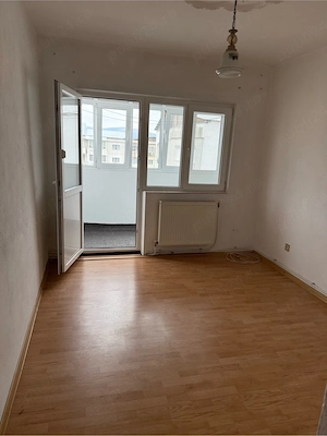 apartament 4 camere, 2 bai, 2 balcoane, 1 debara
